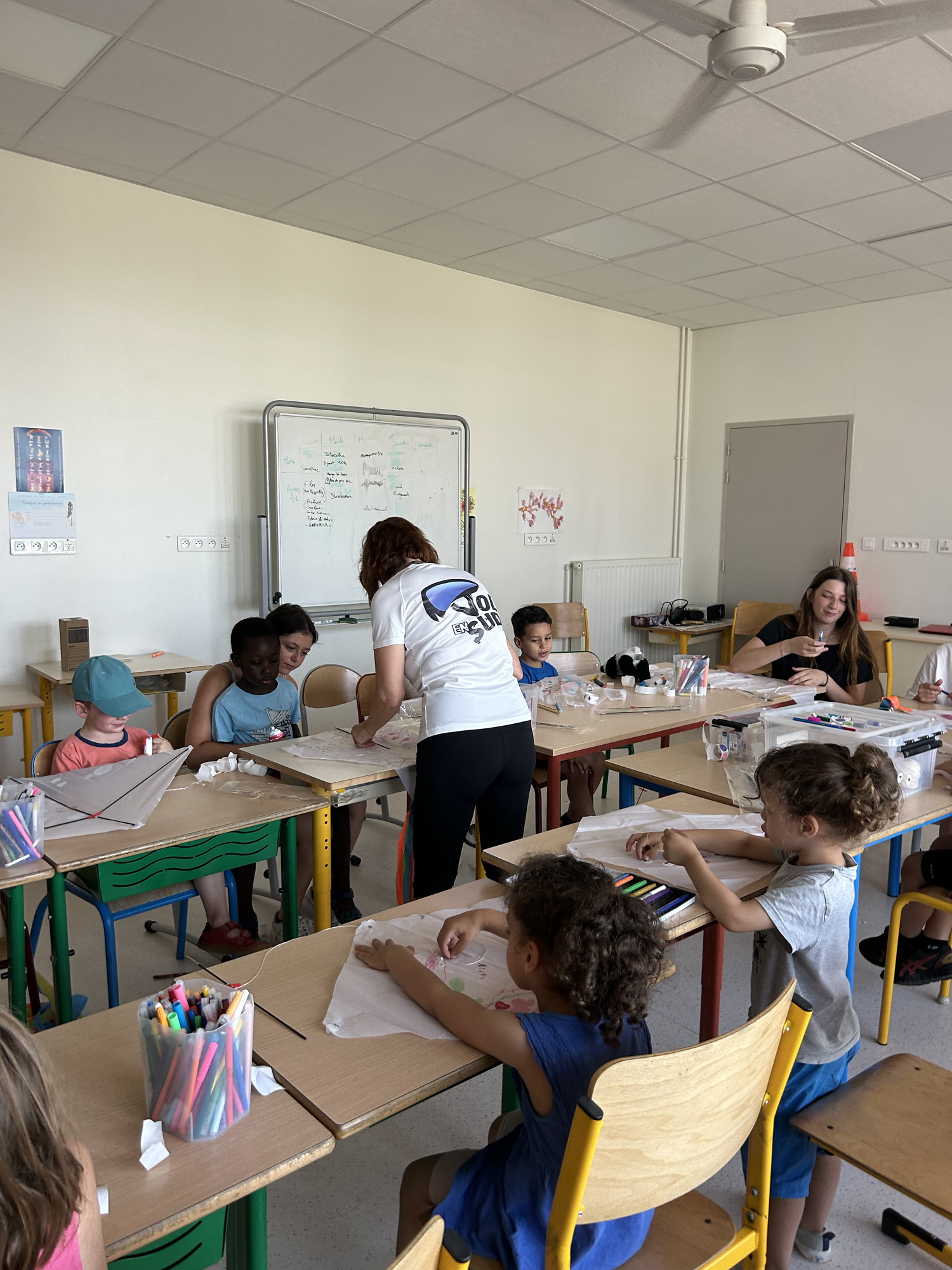 Loisirs créatifs autour du vent : idées de créations avec des objets de récupération